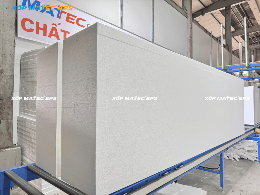 Xốp sản xuất tấm panel – Nguồn cung nguyên liệu EPS chất lượng, giá tại xưởng